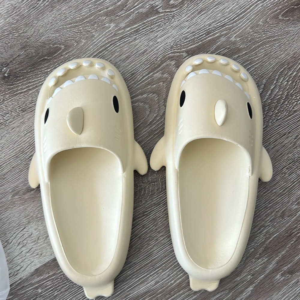 NWB (New with Bag) Shark Cloud Slides